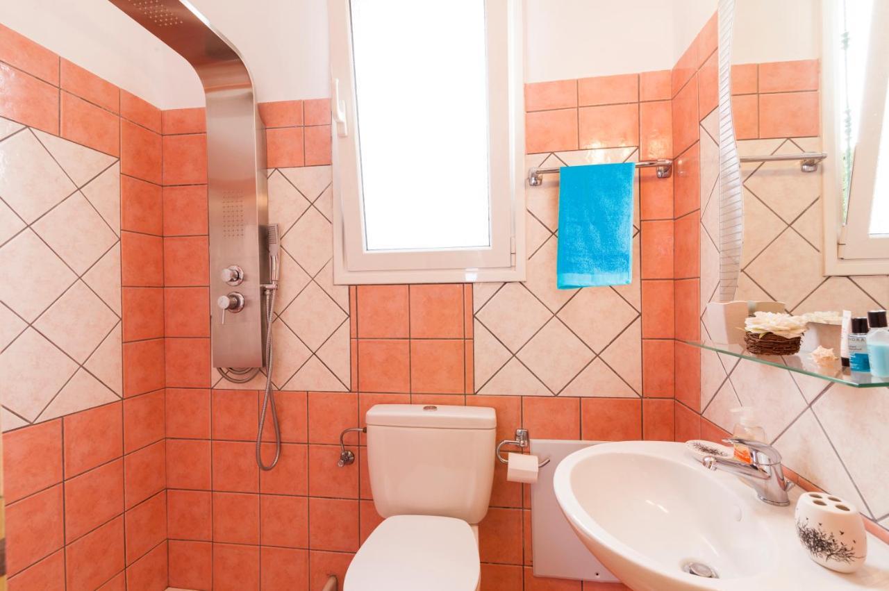 Beachfront Villa Victoras - With Private Beach Sidari  Luaran gambar