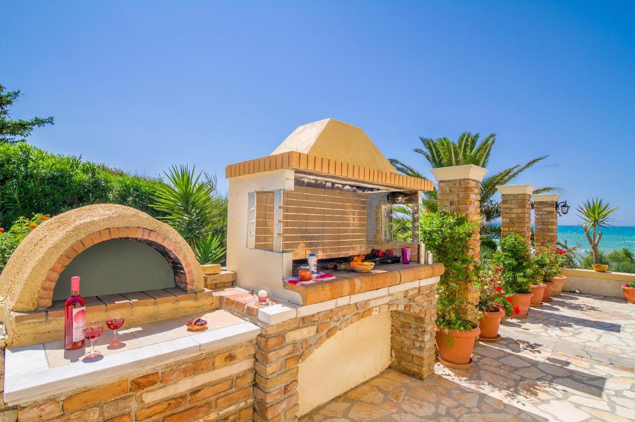 Beachfront Villa Victoras - With Private Beach Sidari  Luaran gambar