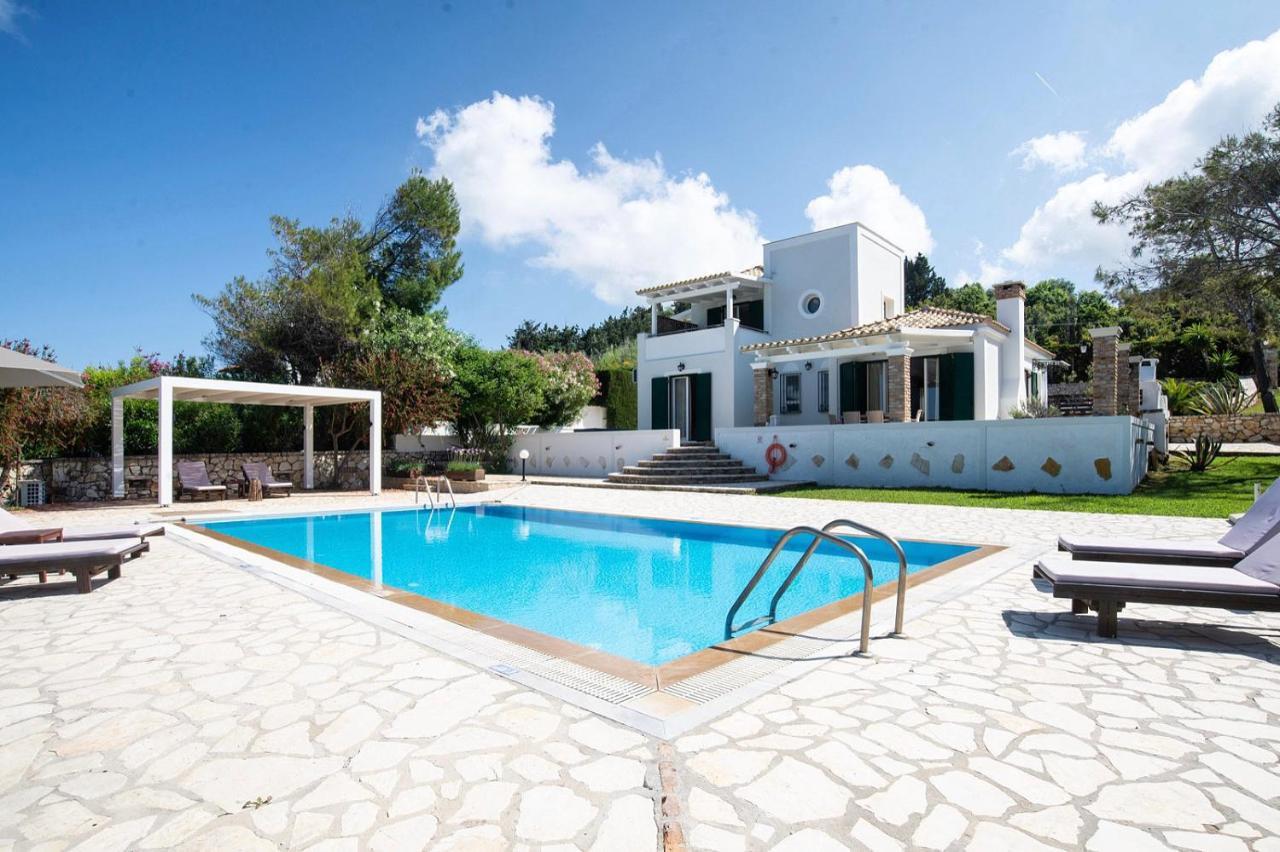 Beachfront Villa Victoras - With Private Beach Sidari  Luaran gambar