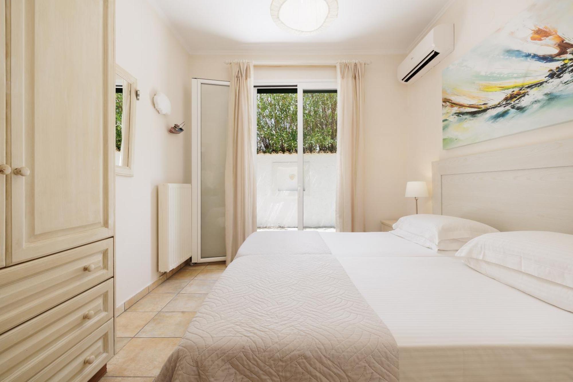 Beachfront Villa Victoras - With Private Beach Sidari  Luaran gambar