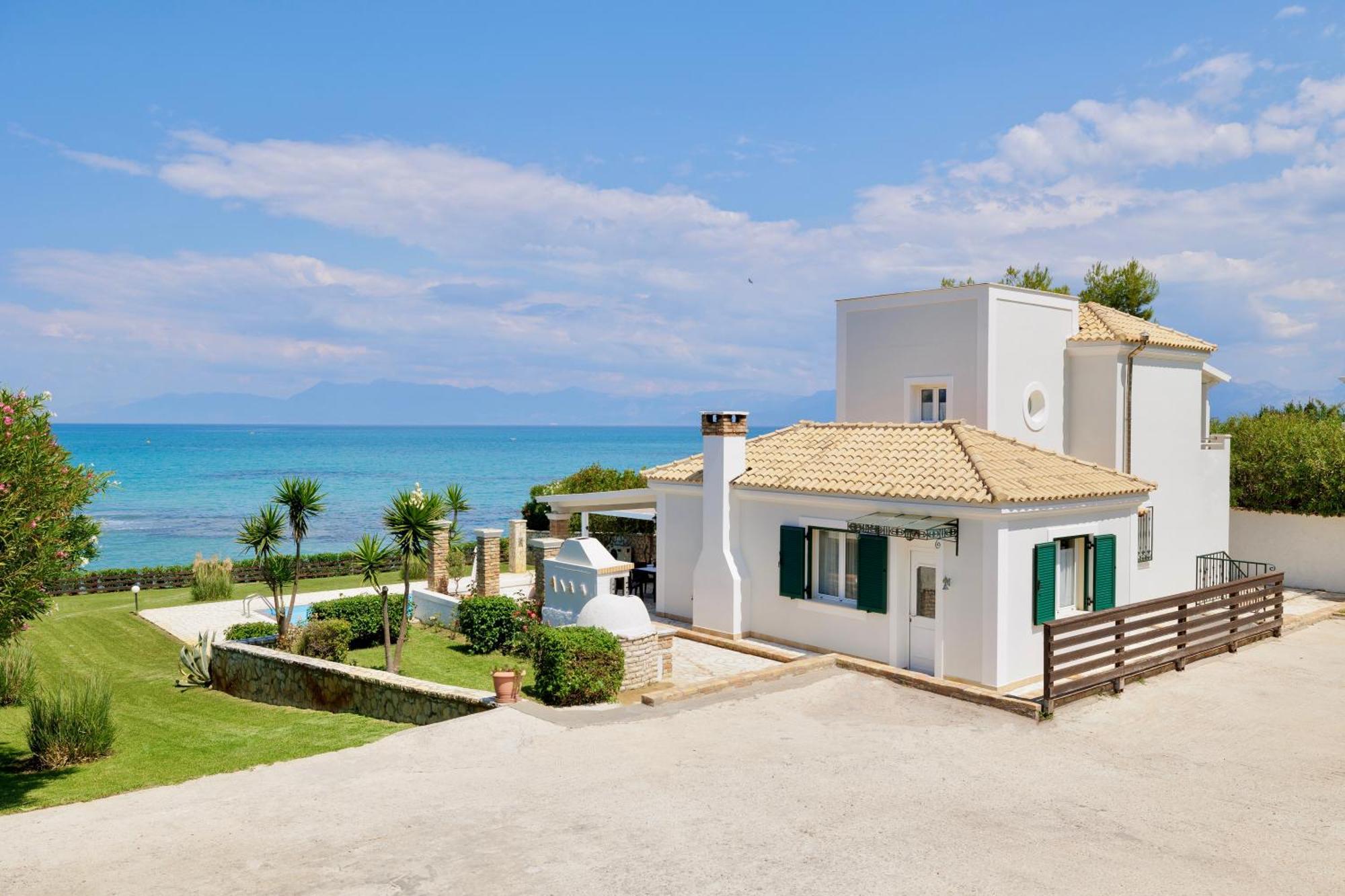Beachfront Villa Victoras - With Private Beach Sidari  Luaran gambar