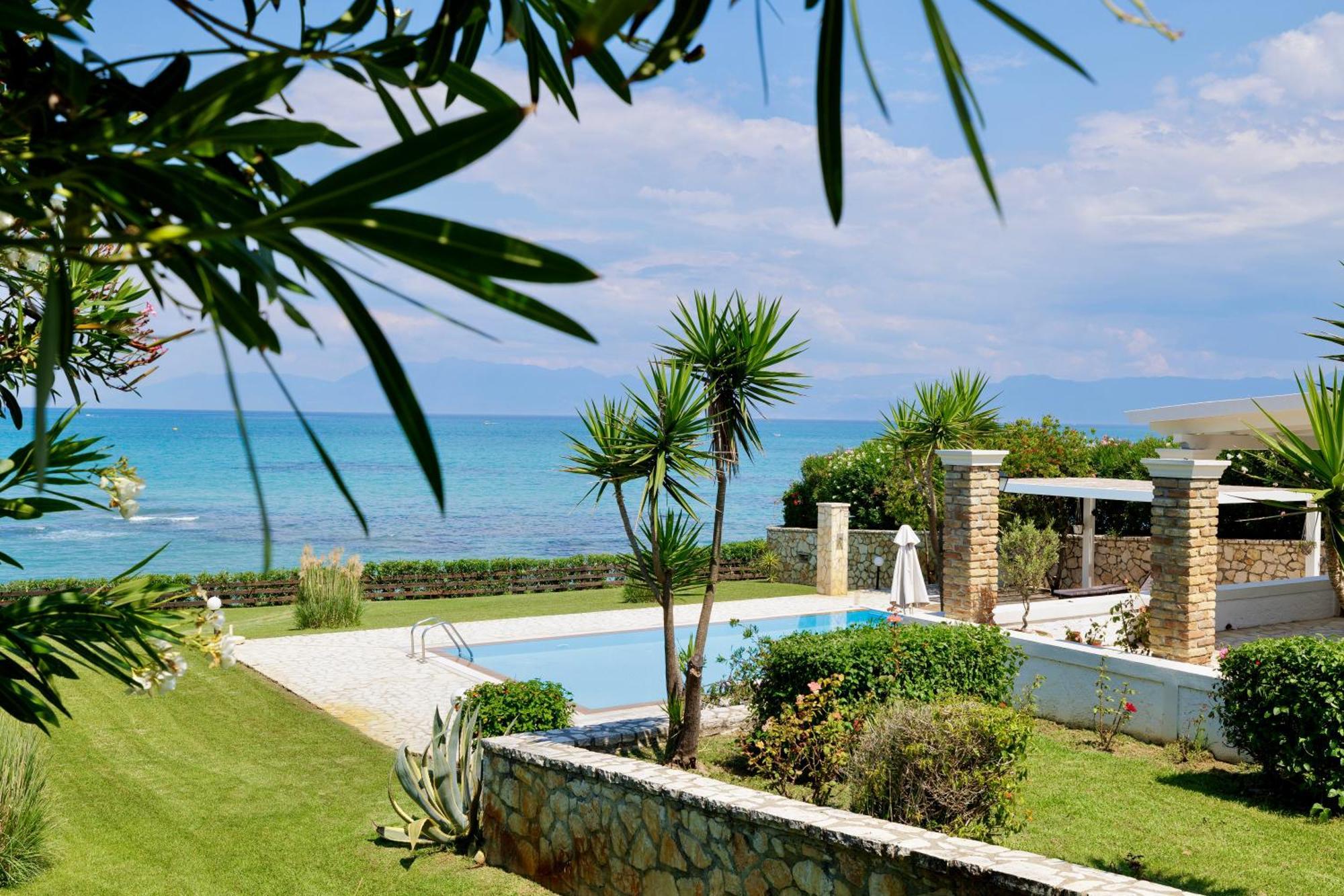Beachfront Villa Victoras - With Private Beach Sidari  Luaran gambar