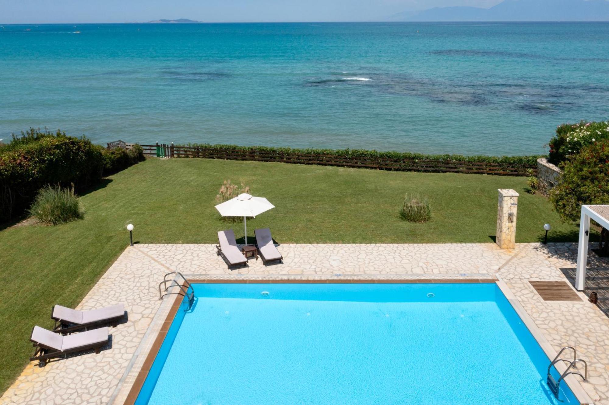 Beachfront Villa Victoras - With Private Beach Sidari  Luaran gambar