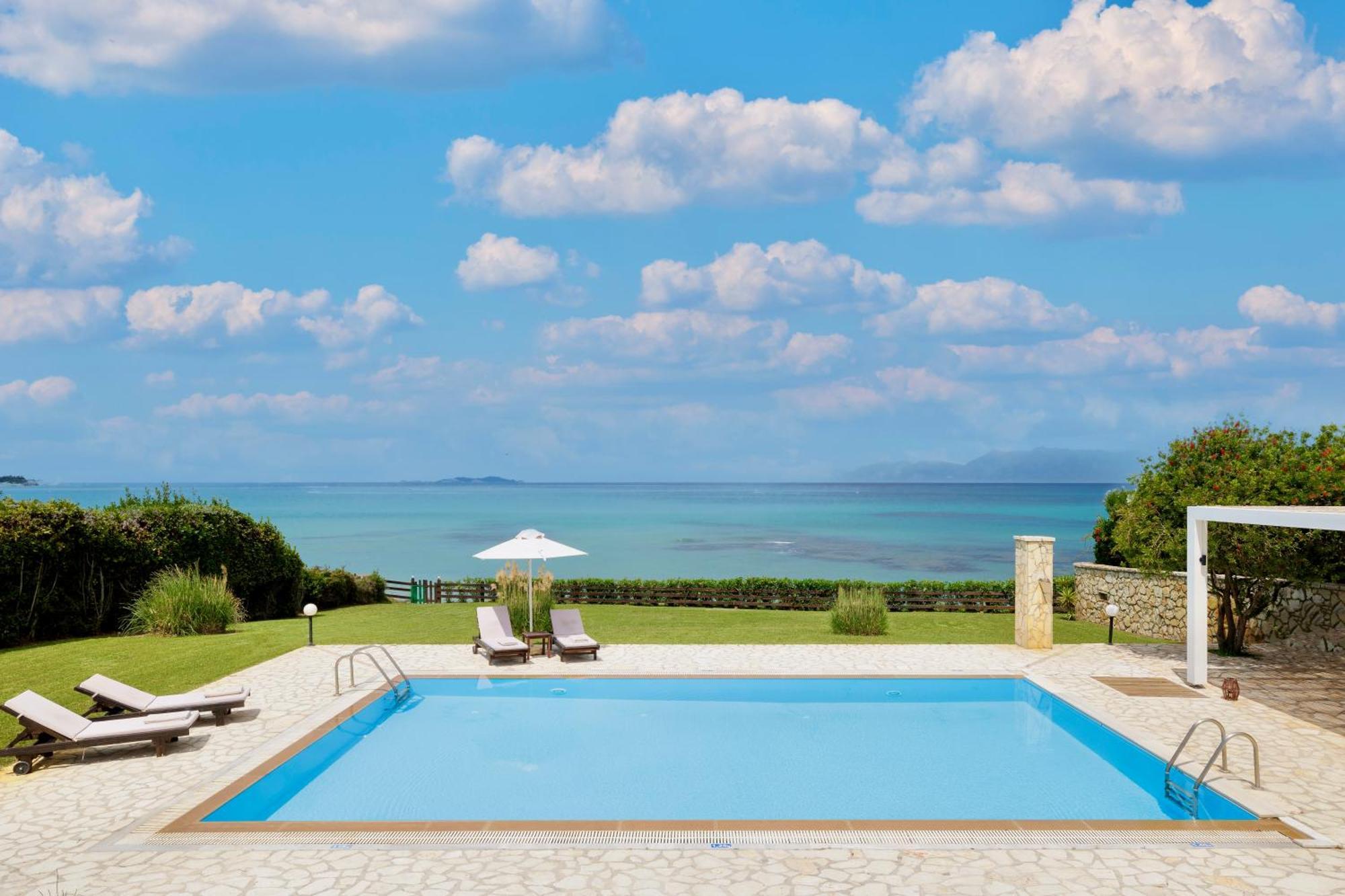 Beachfront Villa Victoras - With Private Beach Sidari  Luaran gambar