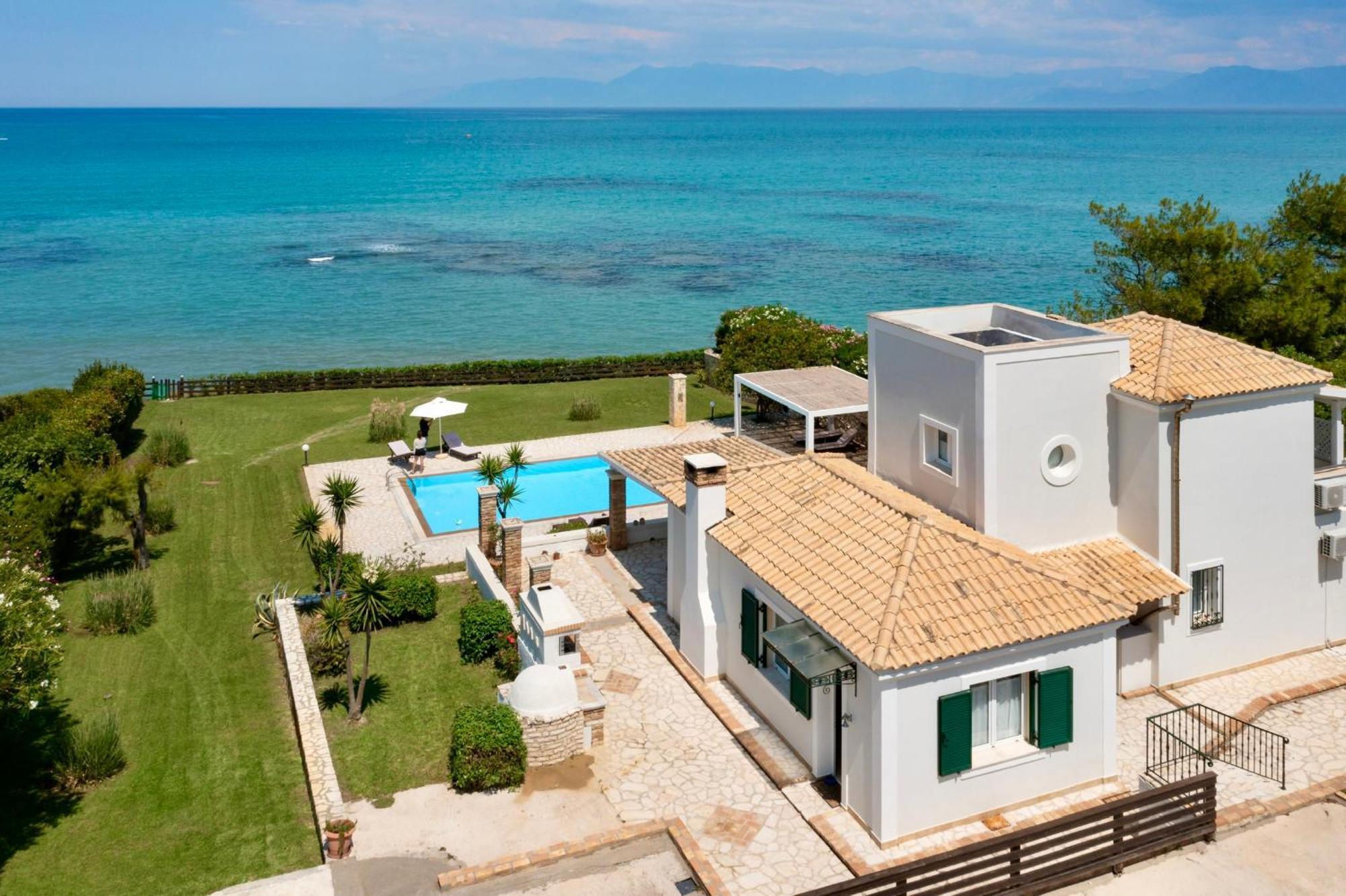 Beachfront Villa Victoras - With Private Beach Sidari  Luaran gambar