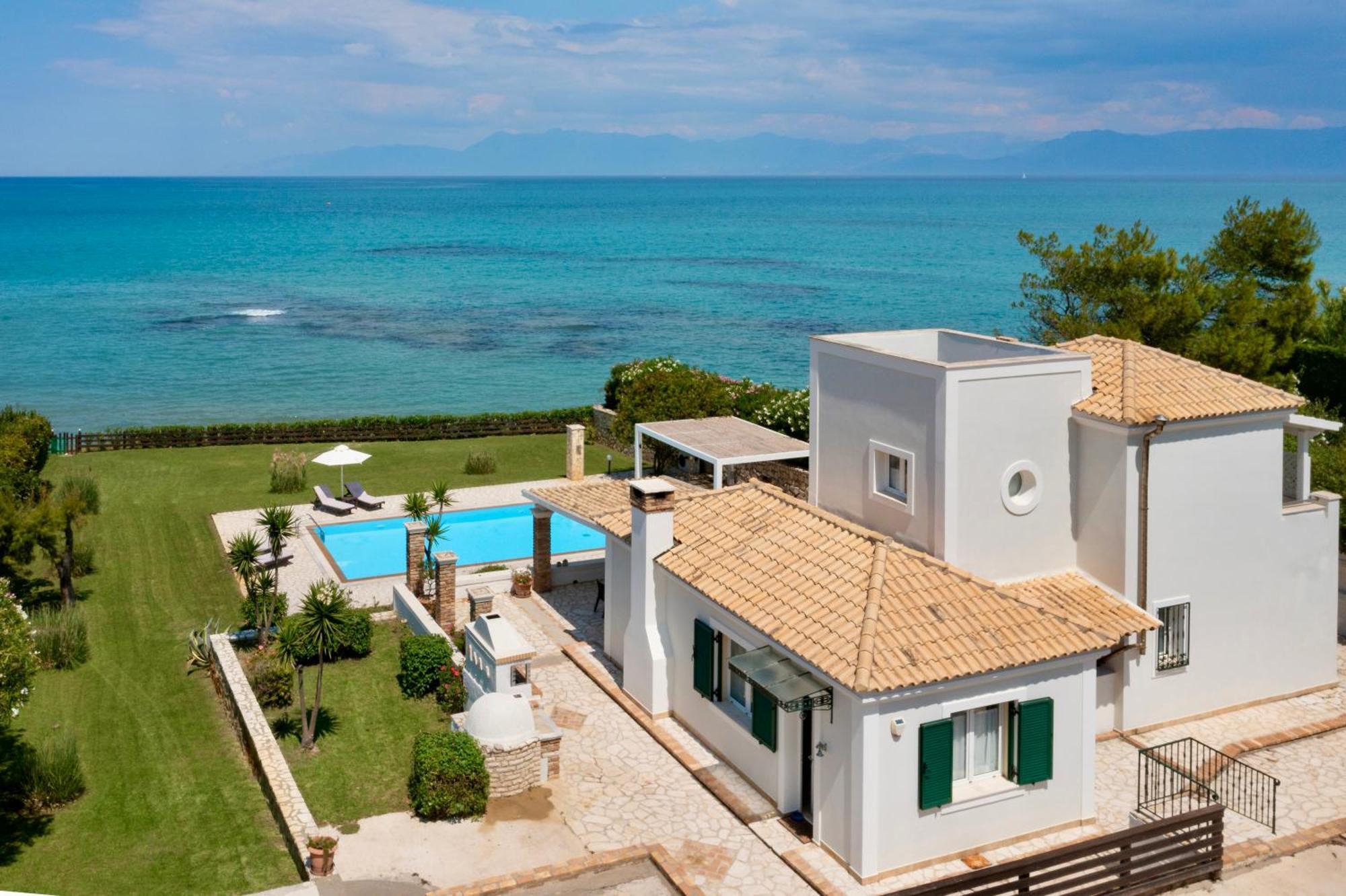 Beachfront Villa Victoras - With Private Beach Sidari  Luaran gambar