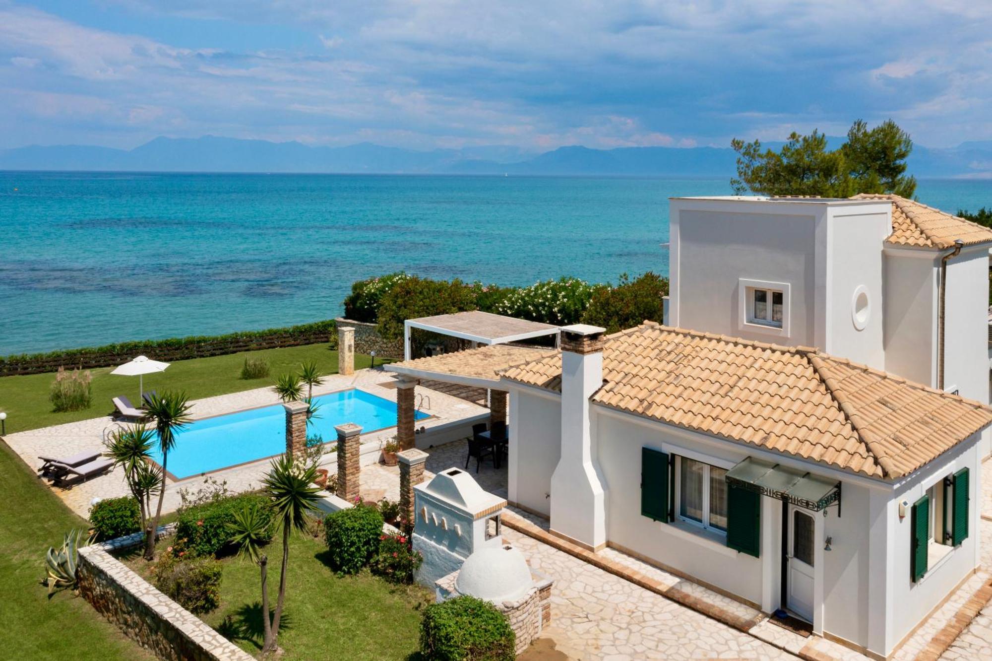Beachfront Villa Victoras - With Private Beach Sidari  Luaran gambar
